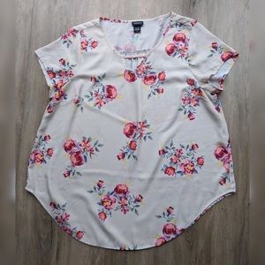 Short sleeve floral blouse